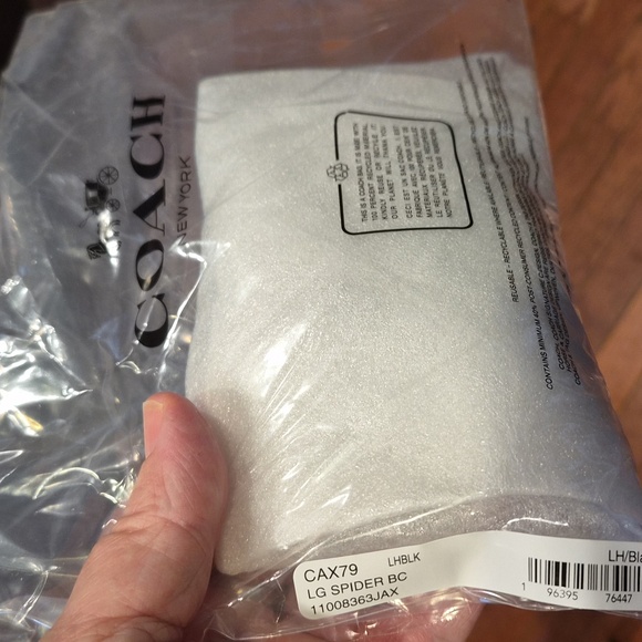 Coach Spider Bag Charm NWT CAX79 - 𝐒𝐨𝐥𝐝 𝐎𝐮𝐭 𝐀𝐜𝐫𝐨𝐬𝐬 𝐂𝐨𝐚𝐜𝐡! - Picture 3 of 13